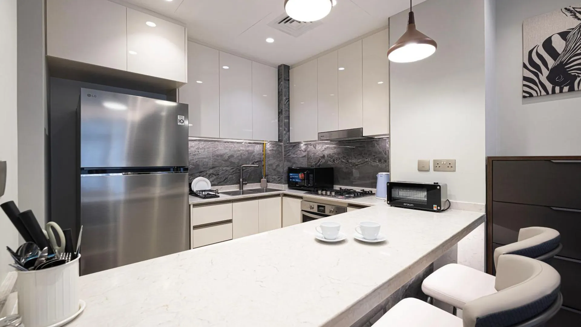 Modern 1Br In Nobles Tower With Gym & Pool Apartment Dubai
