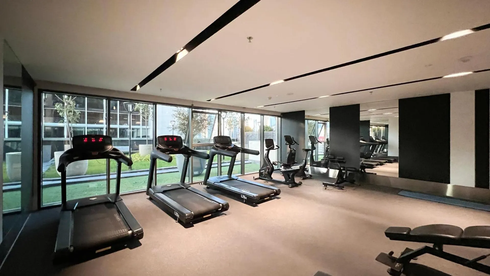 Modern 1Br In Nobles Tower With Gym & Pool Apartment Dubai