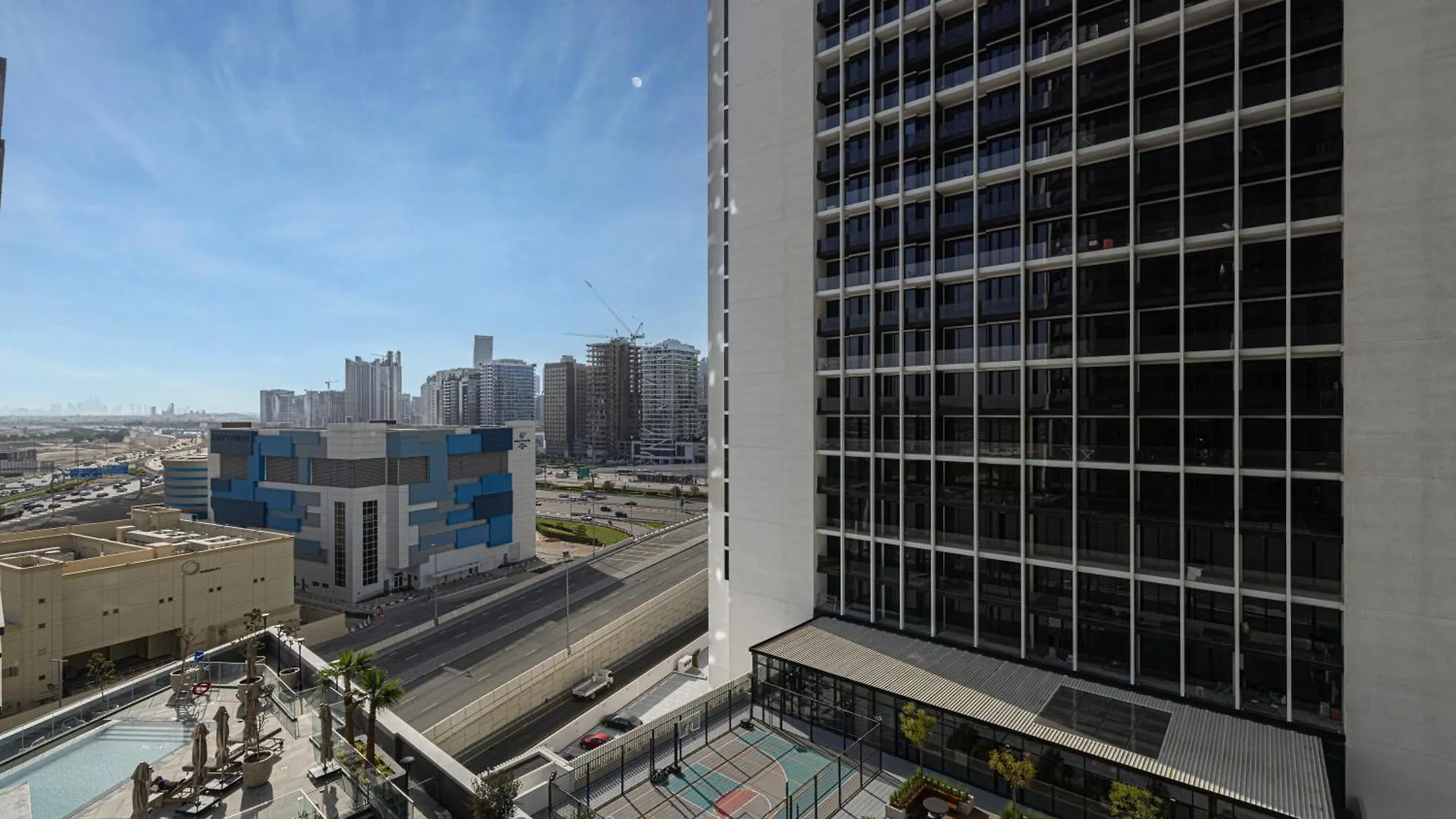 Modern 1Br In Nobles Tower With Gym & Pool Apartment Dubai