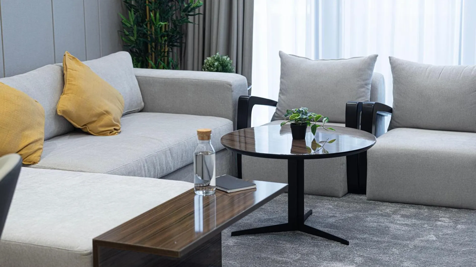 Modern 1Br In Nobles Tower With Gym & Pool Apartment Dubai